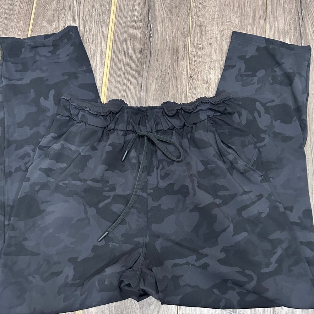 Lululemon Keep Moving Pant 25”